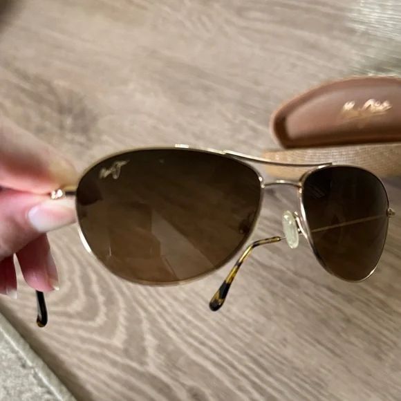 Maui Jim Gold Sunglasses - Picture 5 of 6
